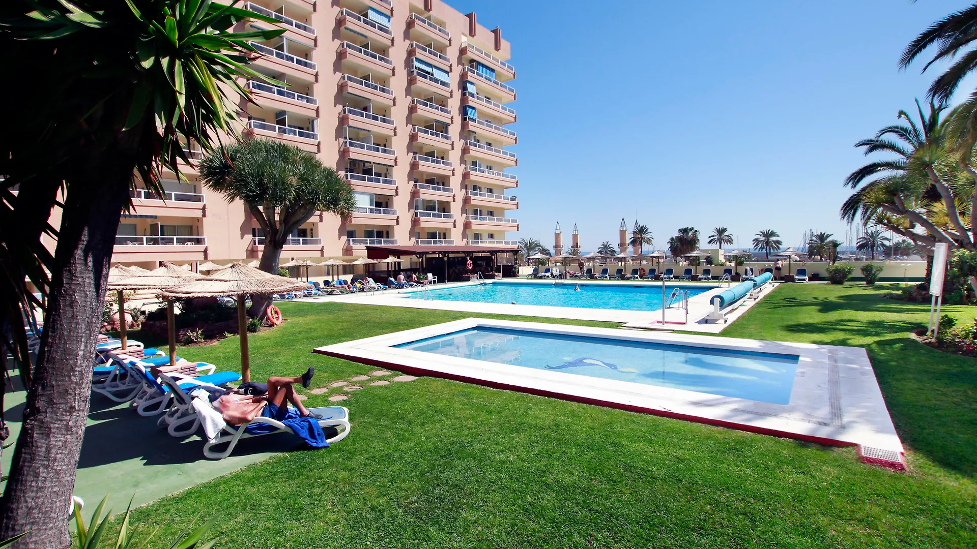 Hotel Apartamentos Pyr Фуэнхирола Апарт-отель