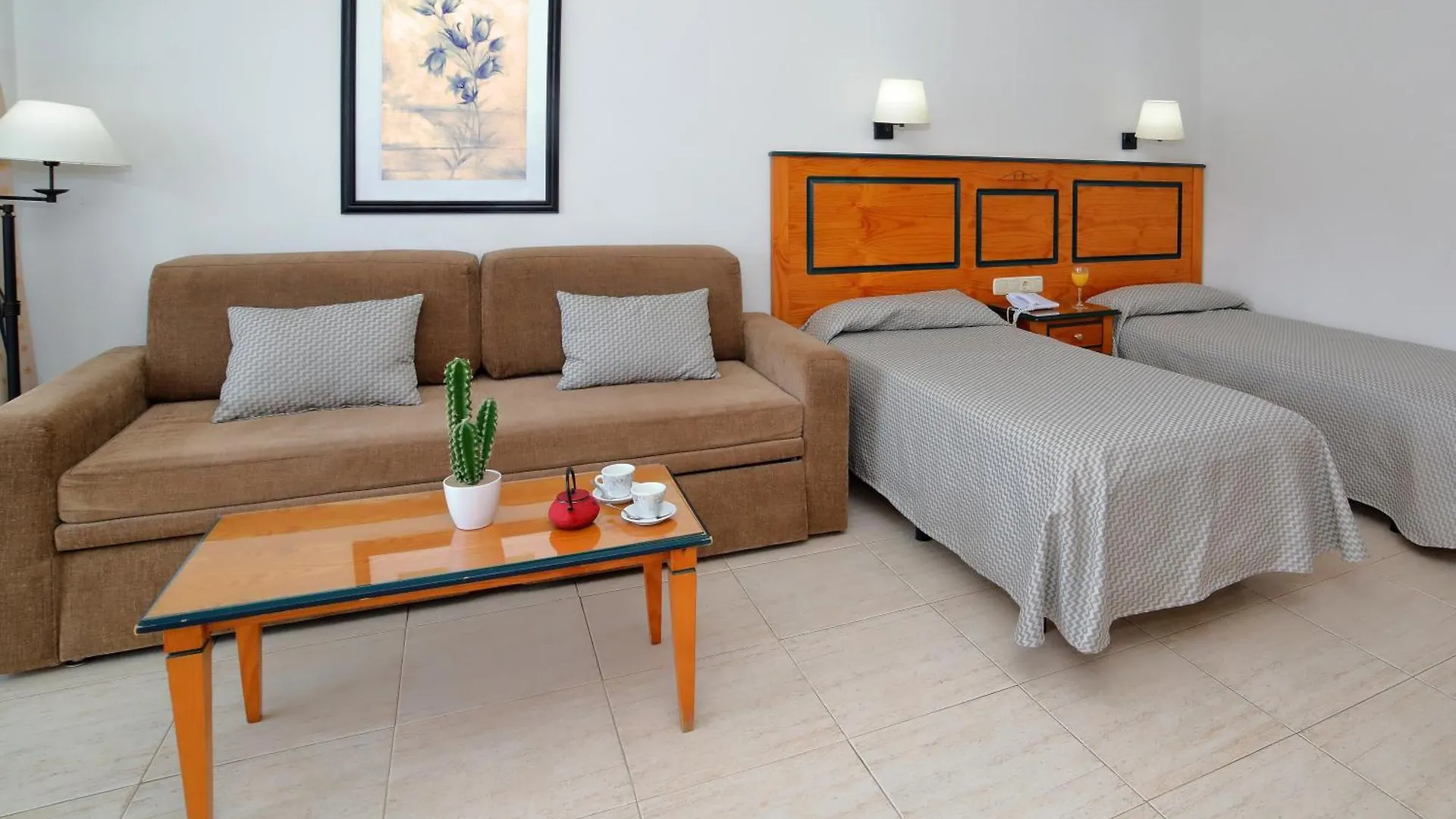 Hotel Apartamentos Pyr Фуэнхирола 3*,