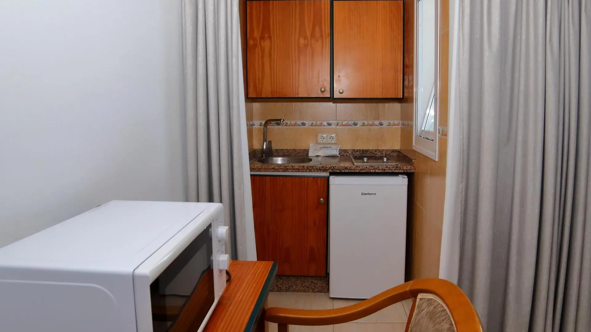 *** Апарт-отель Hotel Apartamentos Pyr Фуэнхирола Испания