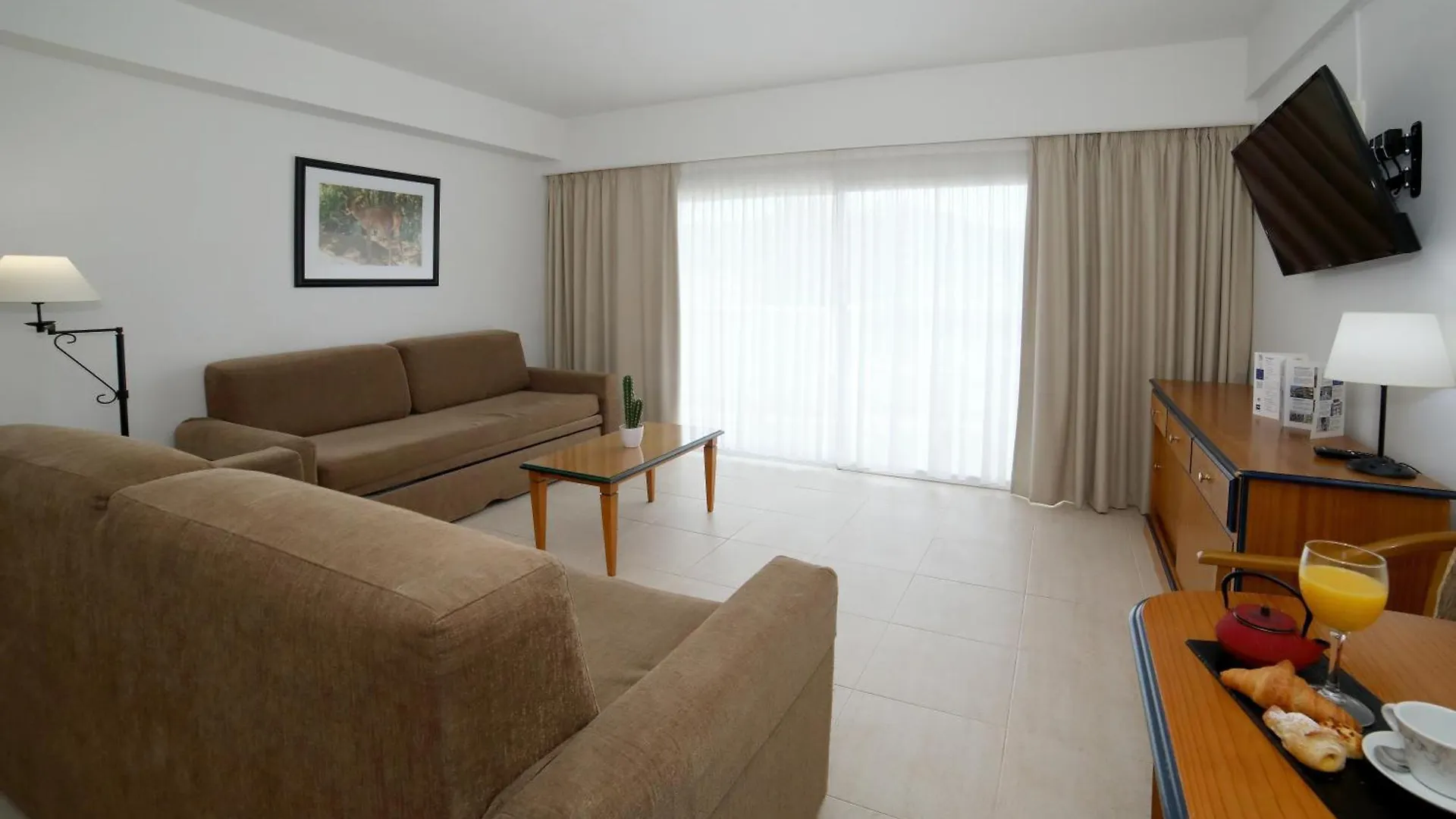 Hotel Apartamentos Pyr Фуэнхирола 3*,