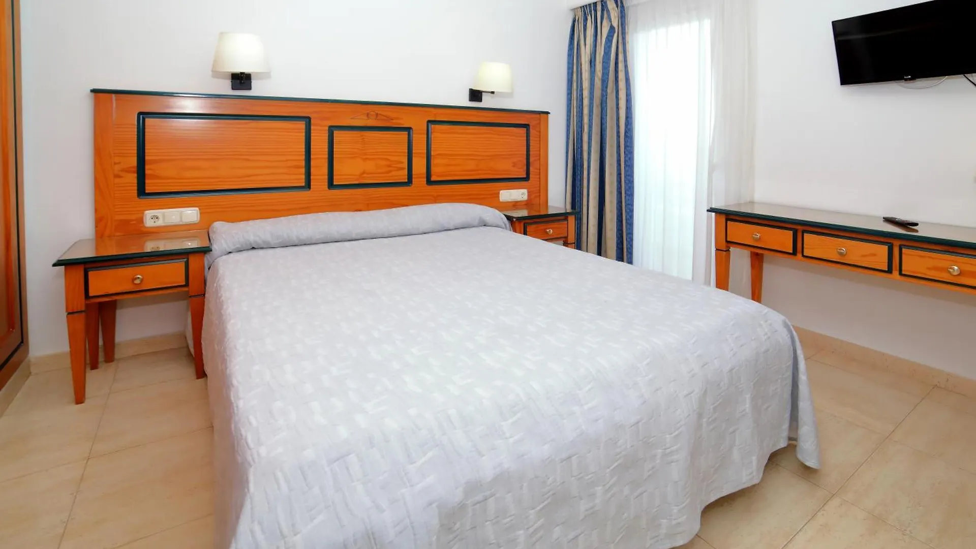Hotel Apartamentos Pyr Фуэнхирола 3*,  Испания