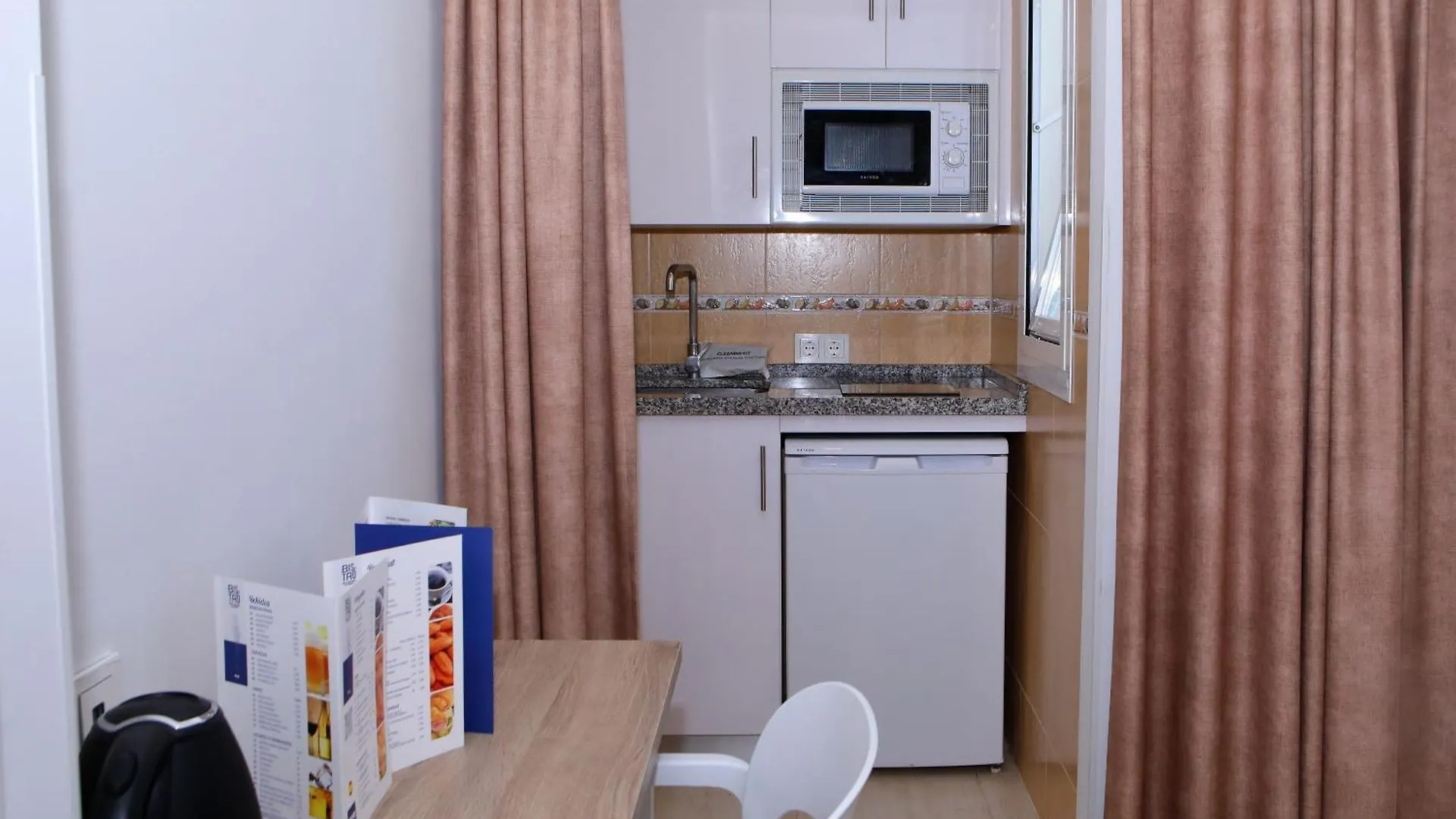 Апарт-отель Hotel Apartamentos Pyr Фуэнхирола