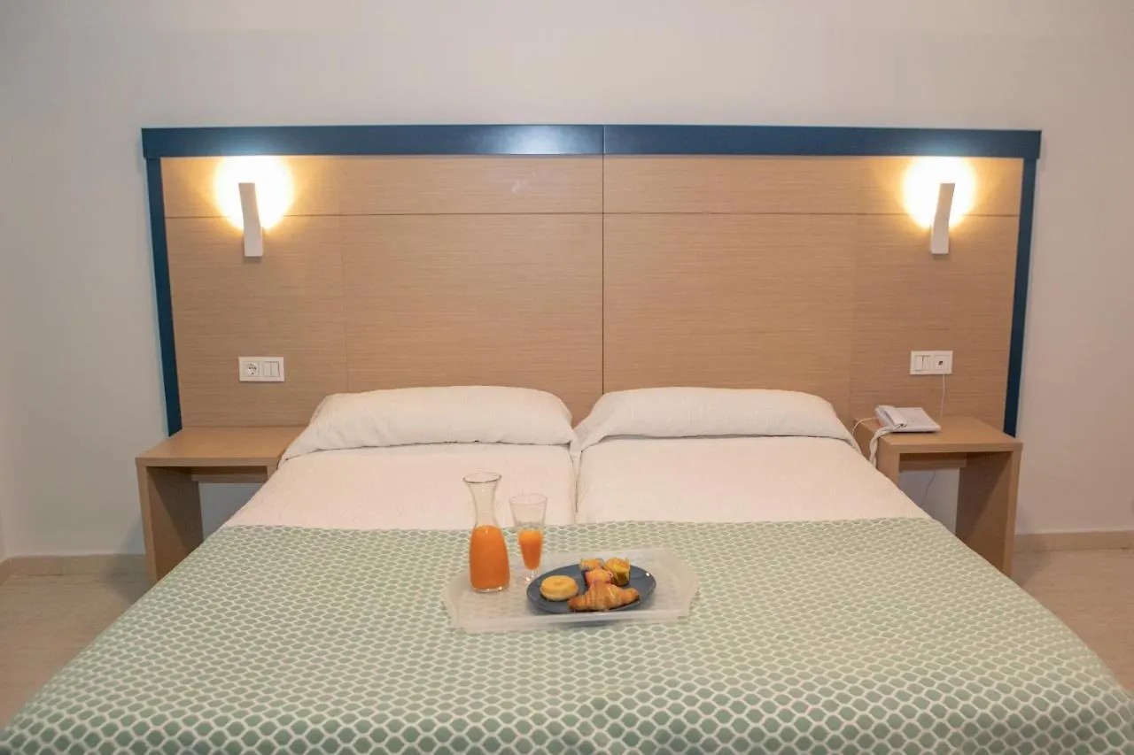 Hotel Apartamentos Pyr Fuengirola 3*,  España