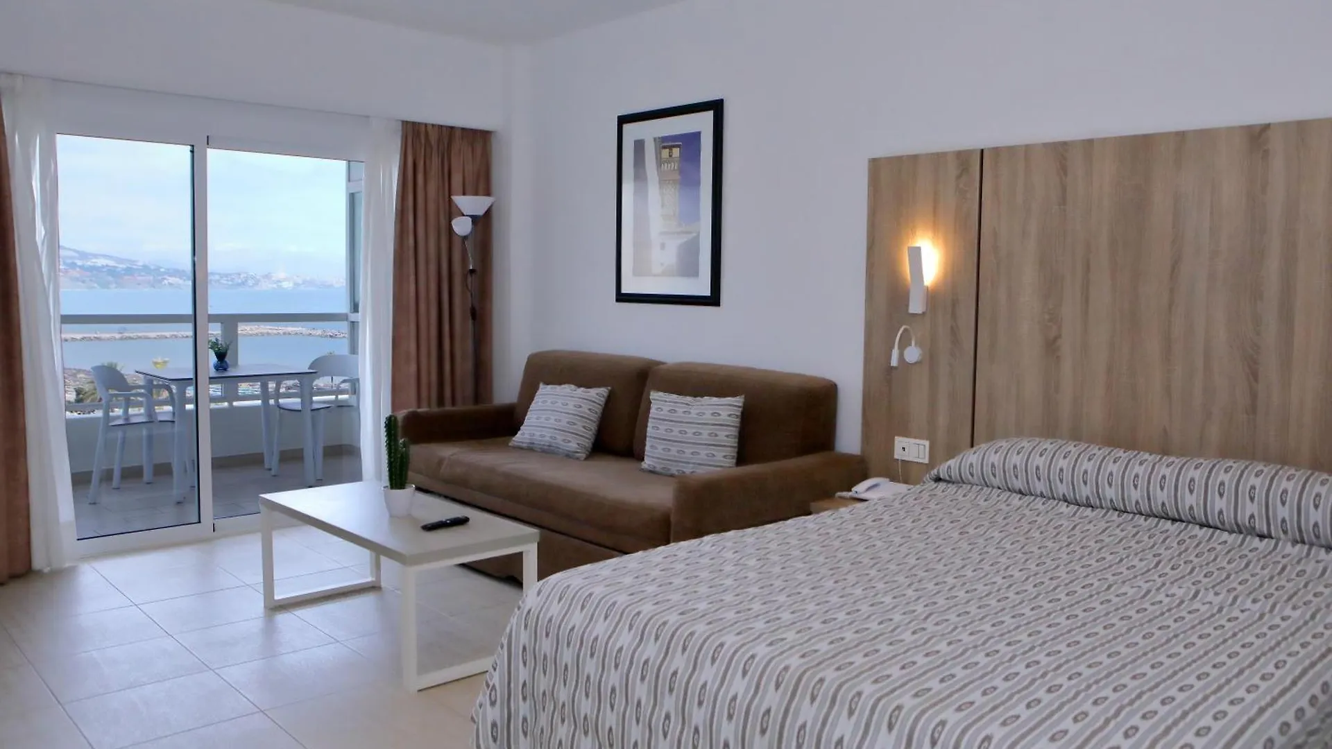 Hotel Apartamentos Pyr Fuengirola 3*,  España